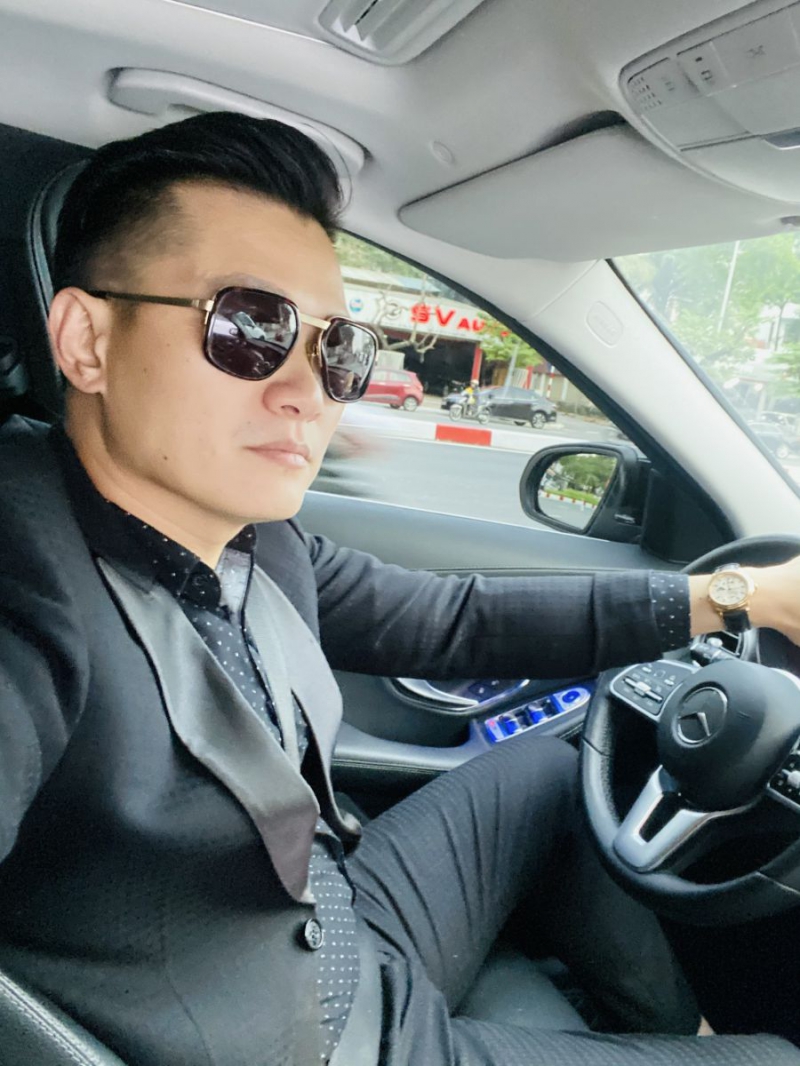 Thuyền và gỗ